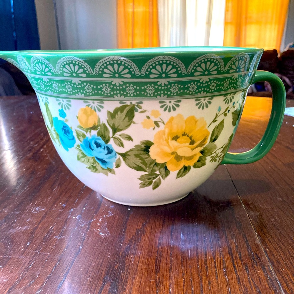 Pioneer Woman Batter Bowl in Rose Shadow print